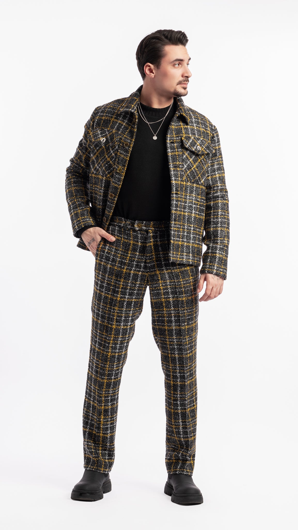 Pantalon noir et jaune en tissu bouclé Unik Paris coupe droite