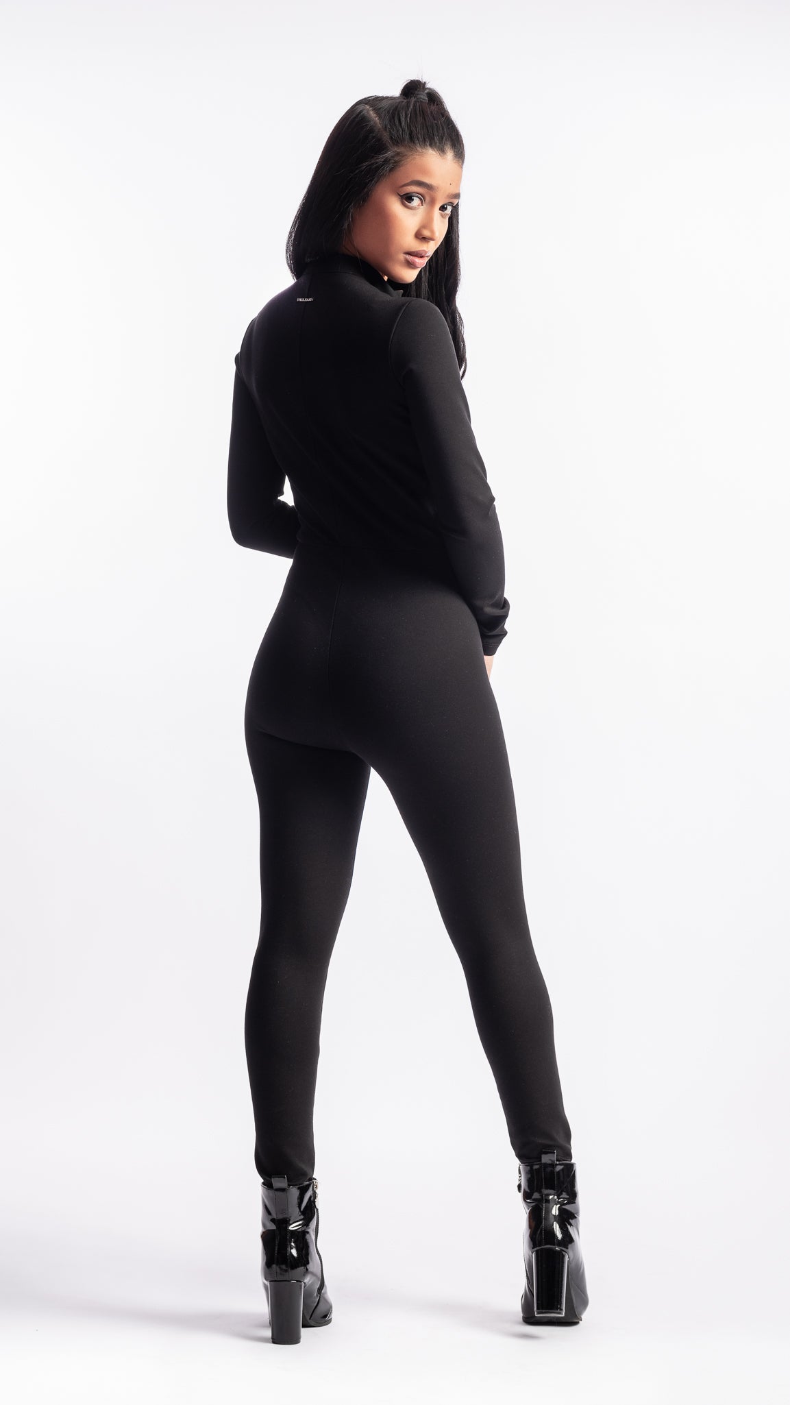 Combinaison noire Unik Paris en jersey punto milano avec zip
